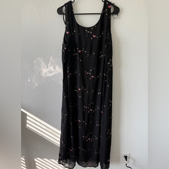 Black and Pink Sleeveless Maxi Dress with Scoop Neck - Picture 1 of 11